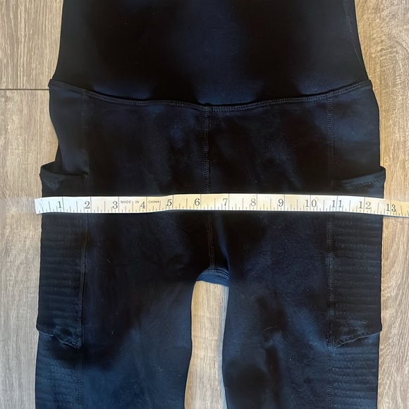Fabletics Leggings with Pockets - Picture 13 of 15
